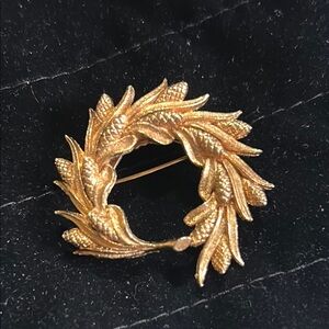 Elegant Gold Leaf Brooch